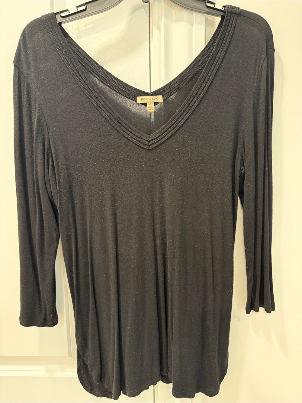 Bordeaux Women's Black V-Neck Long Sleeve Top Size Small